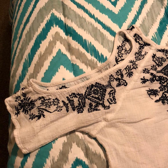 White open shoulder crop top - Picture 3 of 3